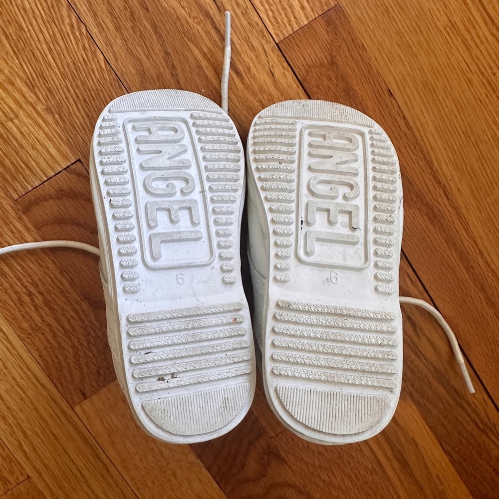 Angel Dear Classic White Kids Shoes size 6 - Picture 3 of 4